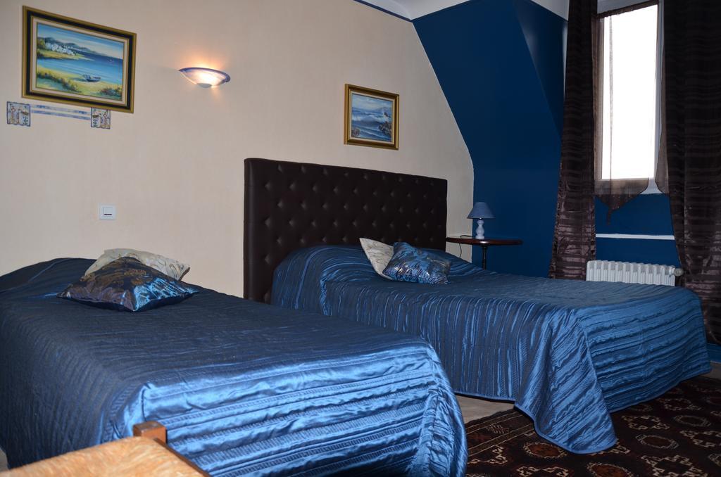 Hotel La Tour Sully-sur-Loire Ruang foto