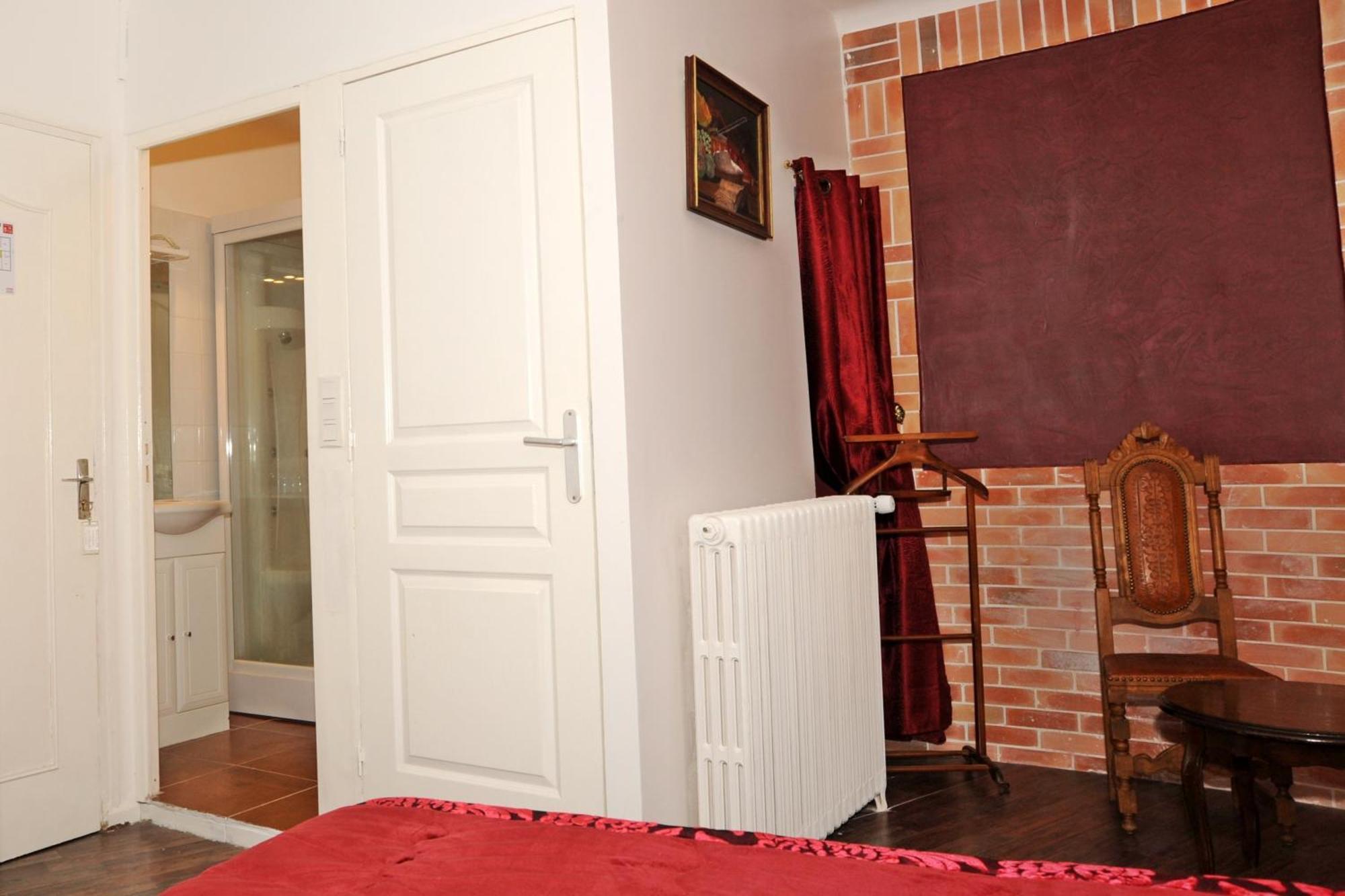 Hotel La Tour Sully-sur-Loire Bagian luar foto