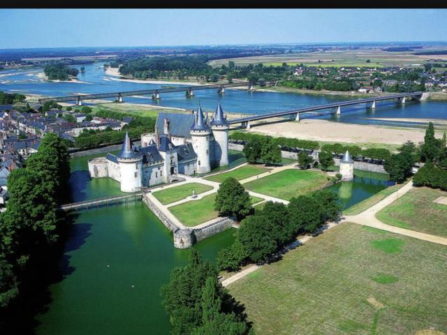 Hotel La Tour Sully-sur-Loire Bagian luar foto